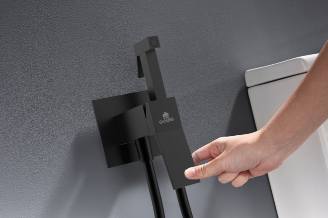 GZ05157-C Смеситель встраиваемый с ГИГ. душом (ЧЕРНЫЙ) GANZER