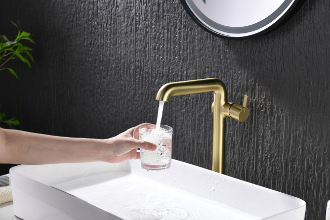 03115-S Смеситель од. для раковины-чаши (Мат. Золото) GANZER